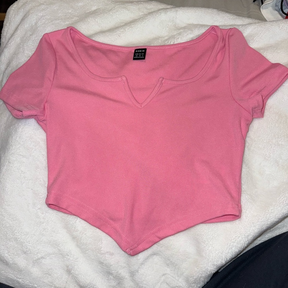 Pink cropped t shirt